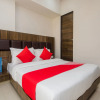 Отель Oyo 12043 Hotel Crystal Crown, фото 8