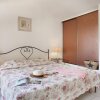 Отель Neat Holiday Home With AC, 3 km. From the Center of Gordes, фото 3