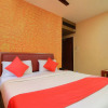 Отель OYO 11585 Hotel Shreenithi, фото 24