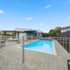 Отель Bare Feet Retreat - Waikanae Beach Holiday Home в Вайканае