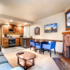 Отель K B M Resorts- Cbi-202 Upgraded 1bd, Wood Fireplace, Full Kitchen, Wifi, Walk to Slopes!, фото 8