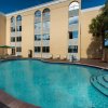Отель La Quinta Inn & Suites by Wyndham Deerfield Beach I-95 в Дирфилд-Биче