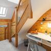 Отель Air Host and Stay - The Scouse House - Quirky 2 bedroom mews house mins from Sefton Park, фото 21