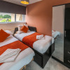 Отель Charming 2-bed Apartment in Windsor - Free Parking, фото 3