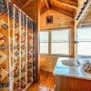 Отель Mountaintop Lodge - Eight Bedroom Cabin, фото 12