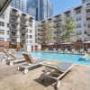 Отель Austin Astonishing 2BD 2BA Downtown Apartment, фото 14