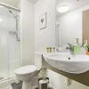 Отель Decorated Central City Apt w 2 Bathrooms, фото 8