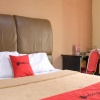 Отель RedDoorz near RS USU Medan 3, фото 7