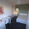 Отель Beautiful and Spacious 4 Bedroom Home Armley Leeds, фото 14