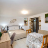 Отель Vivian's Cosy Apartment with Pool & Privacy, фото 13