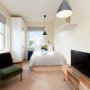 Отель Large Studio Apartment in Popular Primrose Hill, фото 18