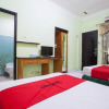 Отель RedDoorz near Juanda International Airport, фото 6