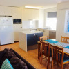 Отель Coral Sea Apartments, фото 18