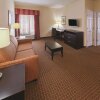 Отель La Quinta Inn & Suites by Wyndham Port Arthur, фото 2