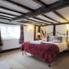 Отель Bere Cottrage -Beamed 400 year old cottage, giving you a taste of the Garden of England, фото 7