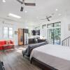 Отель Modern Loft Rooftop Deck Venice Beach Studio Bedroom Apts by RedAwning, фото 11