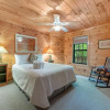 Отель Elliotts Hideaway Adorable Cabin Fire pit hot tub Deck pet Friendly Wifi, фото 24