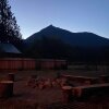 Отель Rustic Cabin Near Mt Rainier: Fire Pit & Bbq!, фото 14