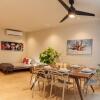 Отель Centrally located gem - sunset views/rooftop pool 2BR/2Bath, фото 1