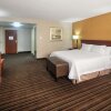 Отель Hampton Inn & Suites by Hilton Toronto Airport, фото 5