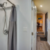 Отель Avalon Cottage < Half-mi to Beaches & Crescent Ave, фото 8