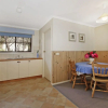 Отель Oak Cottage - Tudor Village Unit 5, фото 7