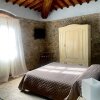 Отель Alessio Room Overlooking the Vineyards of Tuscany в Карминьяно