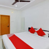 Отель Golden Hive By OYO Rooms, фото 11