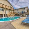 Отель Downtown Gulf Shores Condo - 1 Block to Beach!, фото 18