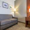 Отель Comfort Inn & Suites, фото 2