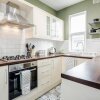 Отель Luxury Apartment 2bed & Parking - East London - by Damask Homes, фото 5
