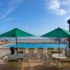 Отель Sunglow Resort 305 - One Bedroom Condo в Дейтона-Бич-Шорсе
