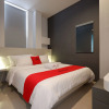 Отель RedDoorz Plus near Ciputra Mall Simpang Lima, фото 3