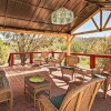 Отель West Sedona Retreat: Deck & Mountain Views, фото 12