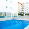 Отель B08 - Central 2 Bed with Spa and Pool, фото 14