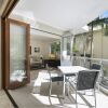 Отель Stunning Riverfront Apartment in Noosaville - Unit 2 Wai Cocos 215 Gympie Terrace, фото 11