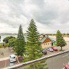 Отель Spacious Apartment with Sea Views в Банбери