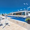 Отель Swanky Caribbean Estate, Ocean Views, Heated Pool, AC, Free Wifi, Ping Pong, Pool Table, фото 27