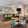 Отель Comfort Inn & Suites near Danville Mall, фото 23