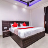 Отель OYO 24236 Q Hotel, фото 2