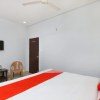Отель OYO 12765 Hotel Golden Rooms, фото 8