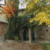 Отель A Peaceful Farmhouse in Cortona with Swimming Pool, фото 1