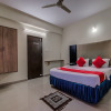 Отель OYO 10743 Silver Villa Guest House, фото 6