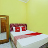 Отель OYO 92792 Umi Rahayu Guesthouse, фото 6