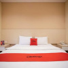 Отель RedDoorz Premium near Kawasan Industri Cikarang, фото 1