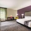 Отель La Quinta Inn & Suites by Wyndham Clifton Park, фото 5