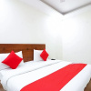 Отель OYO 42622 Admiral Suites, фото 5