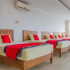 Отель RedDoorz Plus near Pantai Barat, фото 21