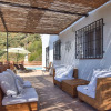 Отель Cozy holiday home with beautiful terrace, panoramic views, WiFi and private pool, фото 16