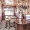 Отель Country Cabin, 2 Bedrooms, Fireplace, Midtown, Sleeps 6, фото 5